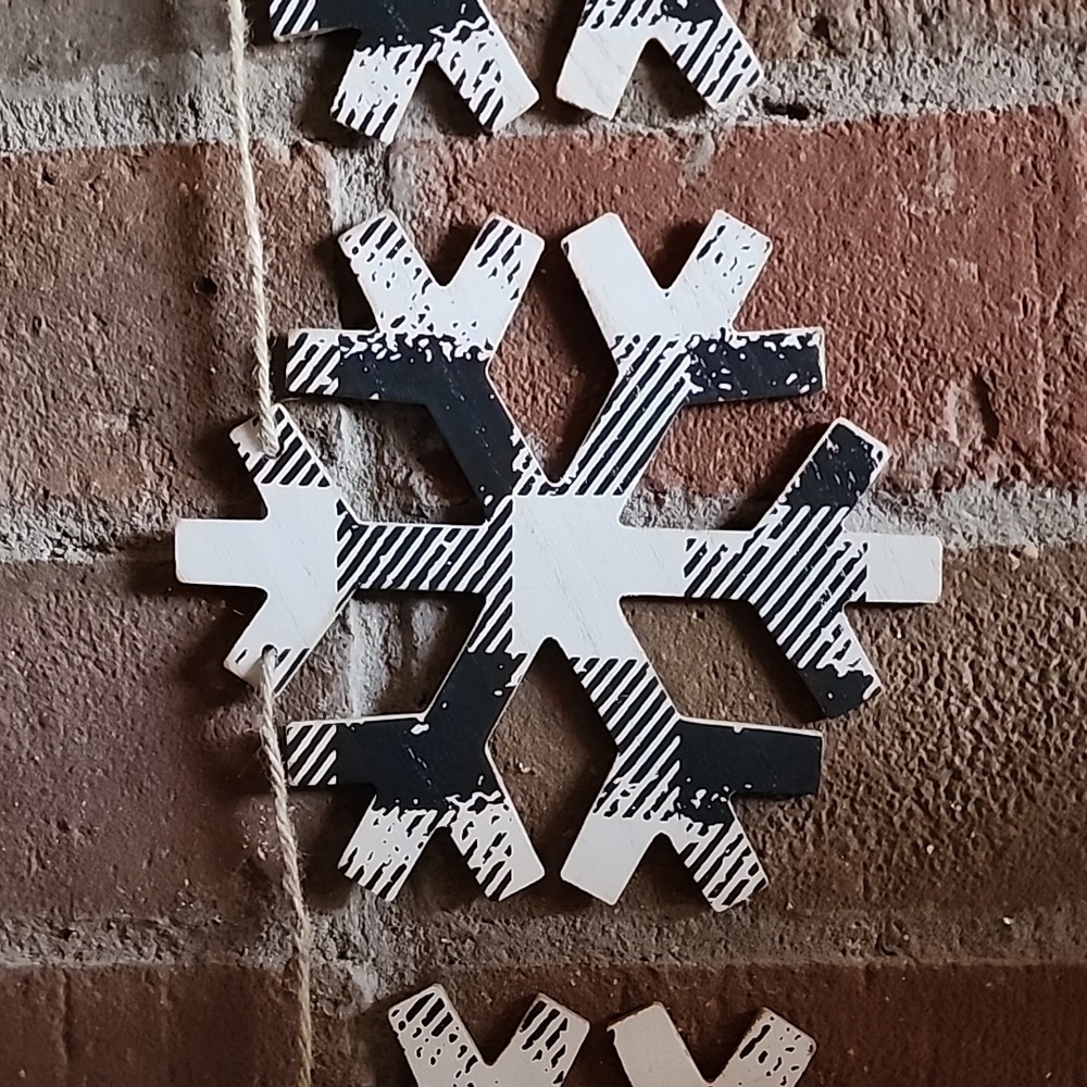 Snowflake garland